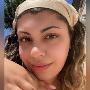 Meet your Posher, Chloe